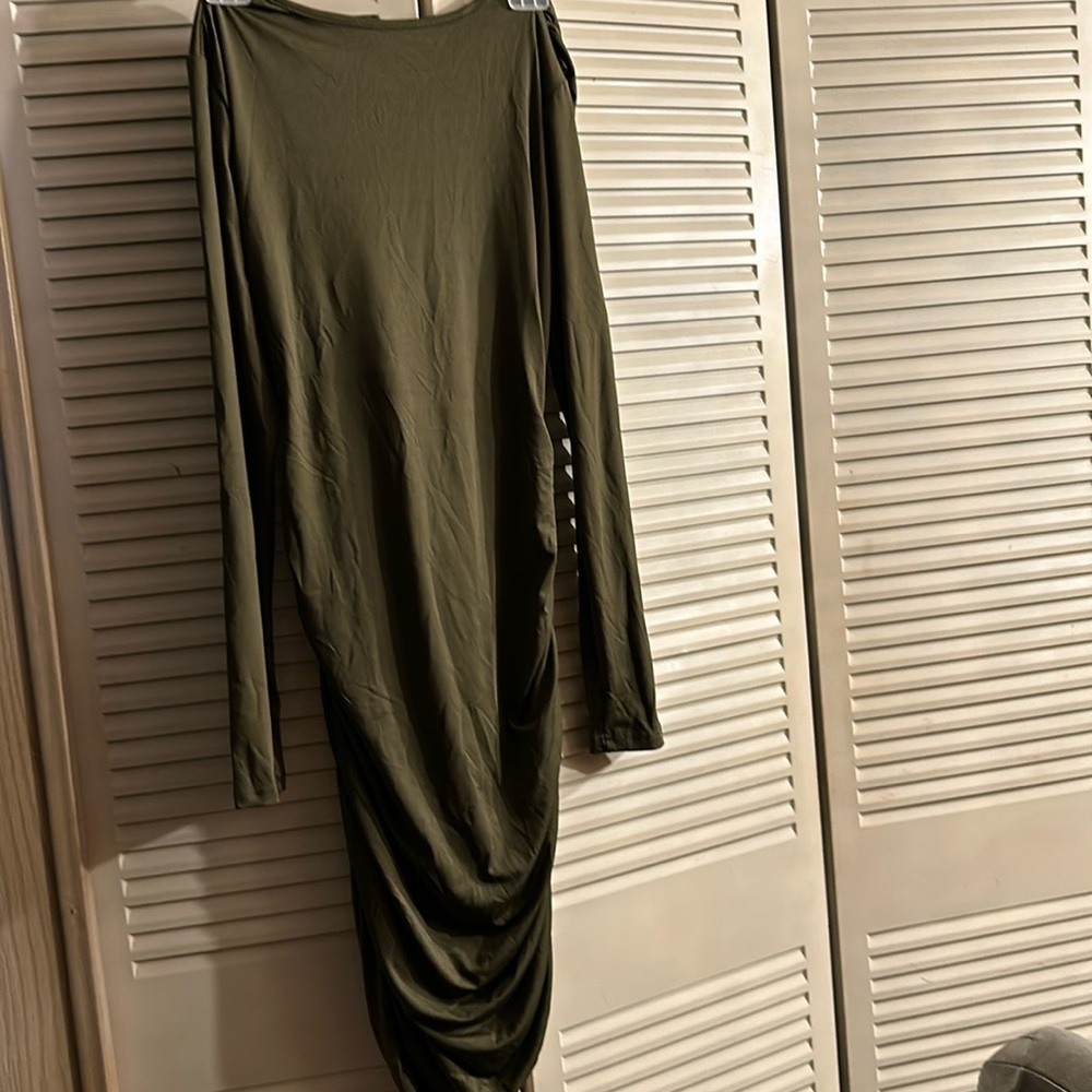Women’s dress size medium color army green. New fabric is rayon.